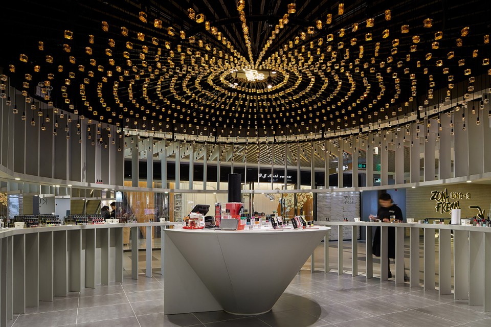 k11购物艺术中心霓虹厅,广州k11的店铺设计