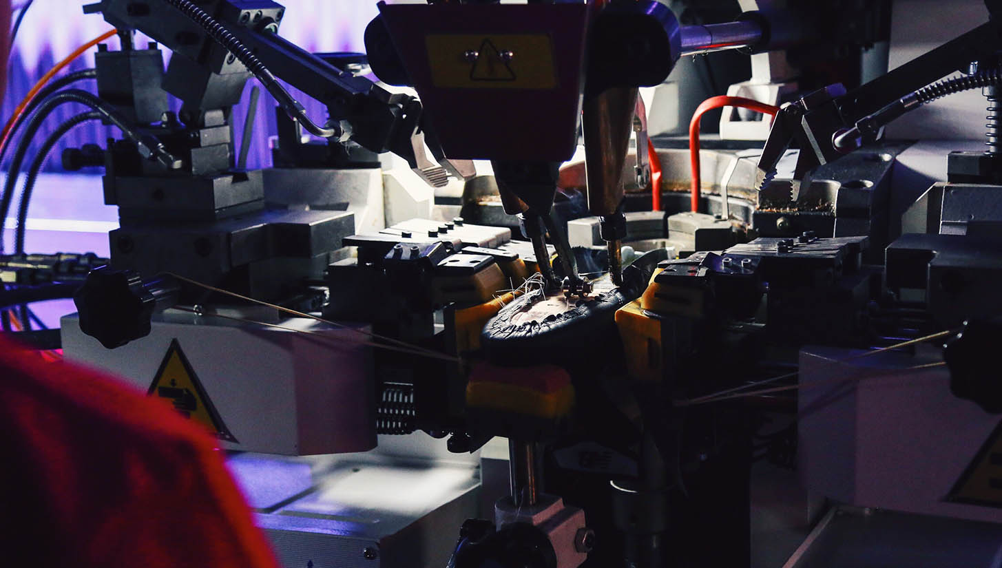 一双球鞋制作全过程,定制球鞋生产全过程