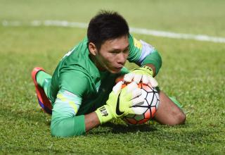 传奇门将助力国足惊险晋级18强,新加坡门将助国足进世预赛十八强