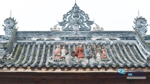 戏猴、爬山、观瀑布，那就跟我去卧龙谷！