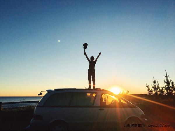 四川夫妻自改房车旅行,成都妹子环游世界