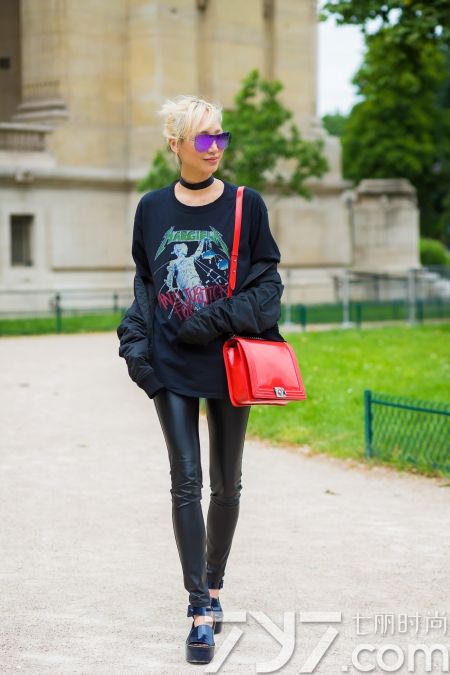 小白鞋松糕鞋搭配连衣裙,松糕鞋时尚配纱裙