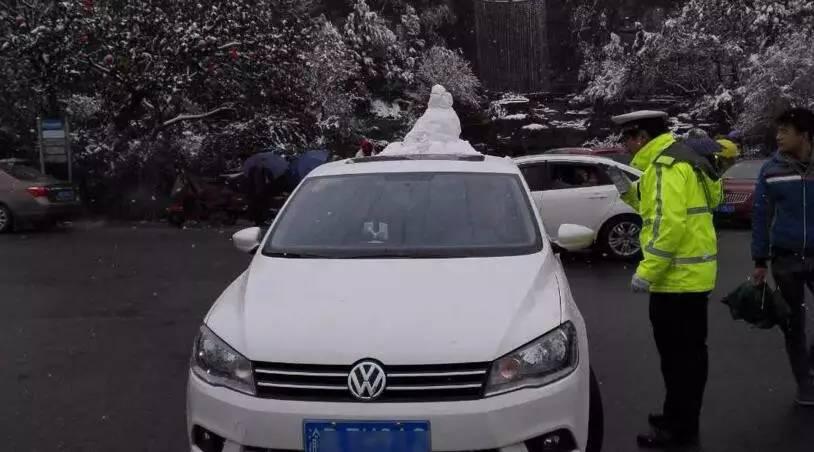 车顶堆个雪人蛮好玩的？扣1分罚50元2016这些隐形交规你必须知道