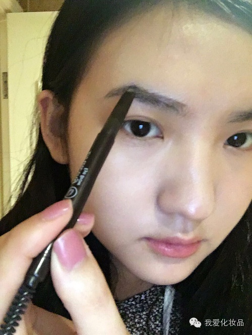 教你画最简单的妆,教大家画一枚超自然的烟熏妆