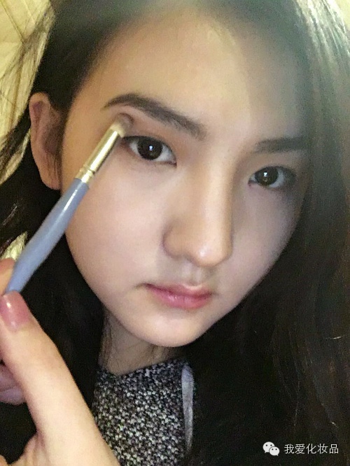 教你画最简单的妆,教大家画一枚超自然的烟熏妆