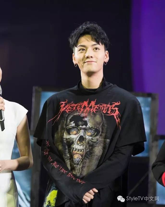 百搭卫衣穿出彩，一点都不难！