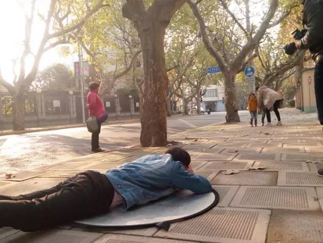 上海落叶不扫景观道,上海秋天不扫落叶的街道