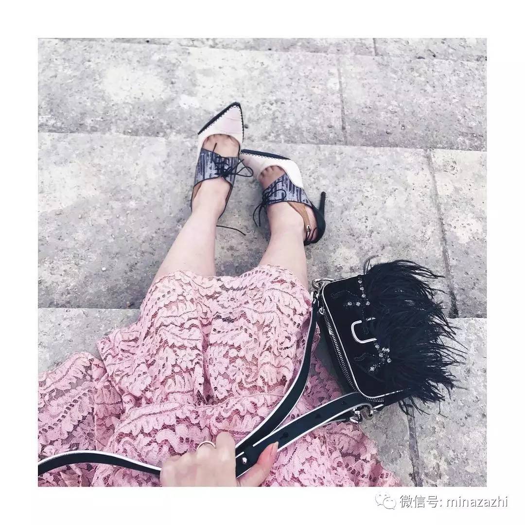 杨幂冬款lv羽绒服,杨幂冬日宽松毛衣