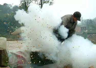 正安老行当:爆米花匠的铁罐罐