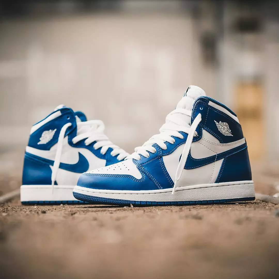 aj1为什么感觉两双鞋面不一样,aj1灰白高帮最新发售的是限量款吗