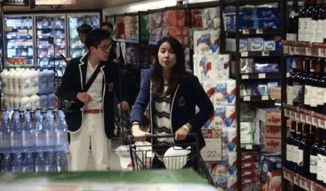 晶晶嫁给爱情比什么都重要,晶晶嫁给穷小孩