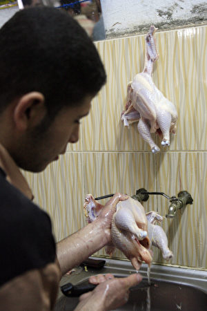 恐怖因为吃了带血丝没熟的鸡肉