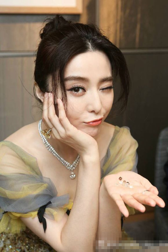 范冰冰去纽约粉丝评论求带辣椒，感觉她的回答要脱粉了