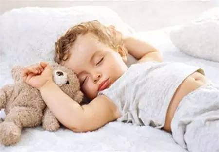 宝宝揉眼睛流口水怎么回事 (宝宝张嘴流口水老是揉眼睛)