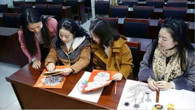 载知行万里辩声满校园