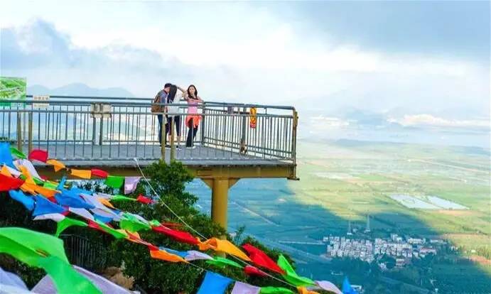 情侣每年都去一个地方拍照,情侣旅行同一个地方拍照