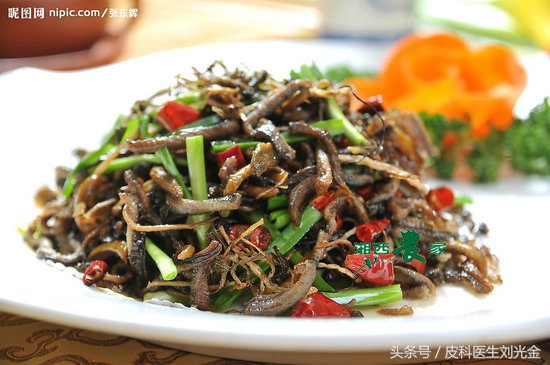 什么草治皮肤病最有效,田间草治什么病最好