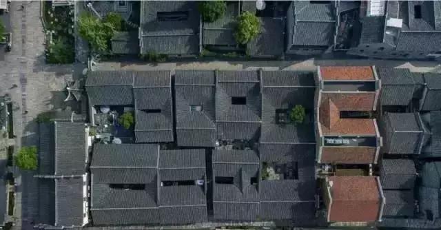 胡守连的“花迹酒店”