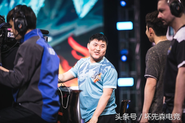 uzi是世界第一adc是官方封的吗,各明星和选手评价uzi