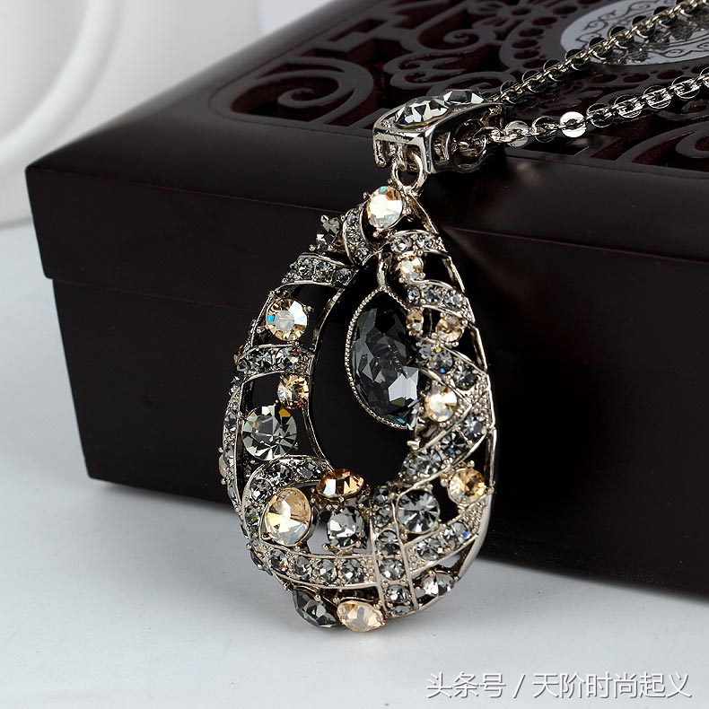 沉闷的冬天需要亮色点缀,冬天怎么能少了一件毛衣呢