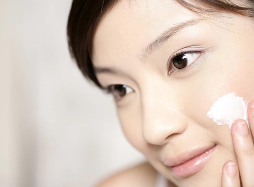 小孩脸上密密麻麻小疙瘩不痛不痒,脸上不痛不痒的小疙瘩是什么