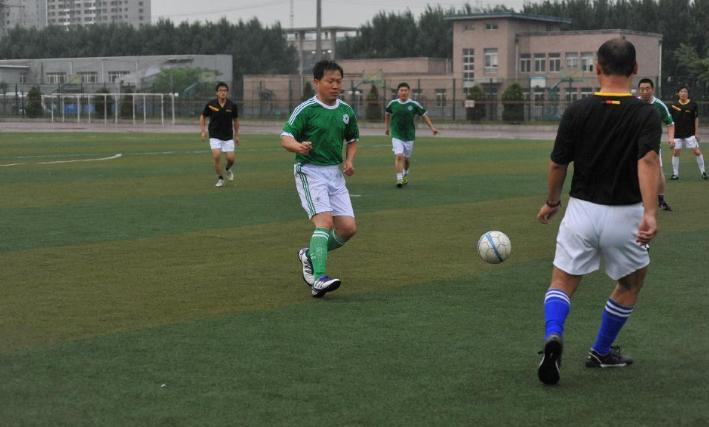 教你五步踢好球,五个足球技巧