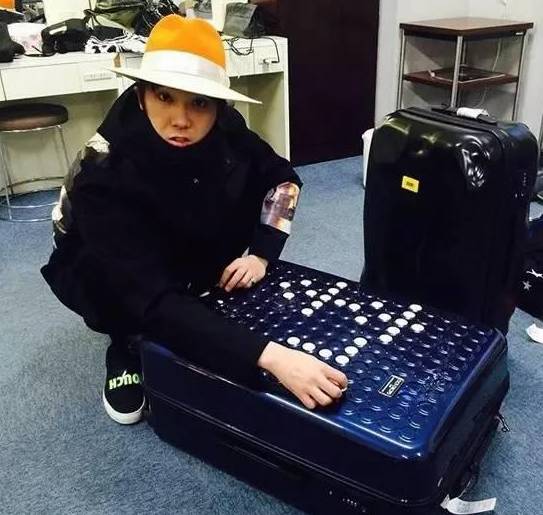 这个行李箱烂到不忍直视，却被各路明星疯狂追捧，why？