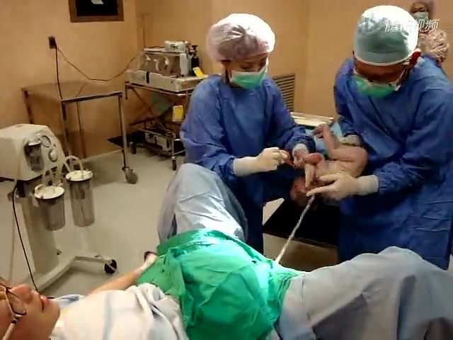 生孩子医生让吃巧克力红牛,在产房为什么要喝红牛