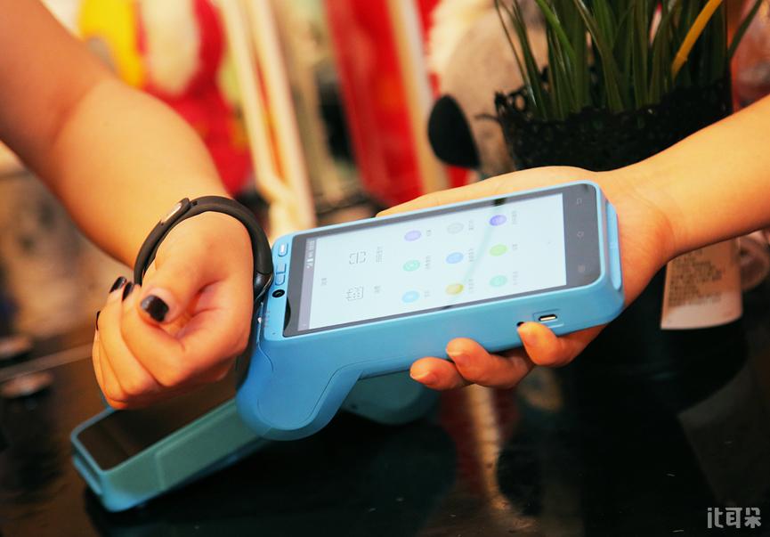 一环在手天“厦”我有——拉卡拉手环厦门版评测