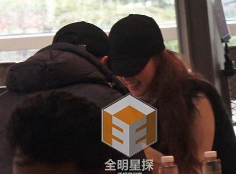 黄轩女友最近的消息,黄轩女朋友圈内消息