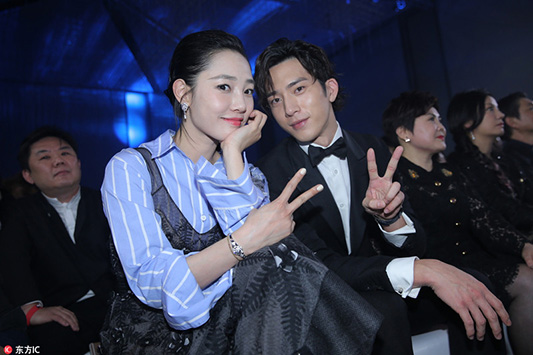 杨幂宋茜热巴现场比柔韧性,杨幂宋茜孟美岐