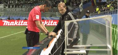 足球比赛时怎么打球,哪里看足球比赛录像回放最新