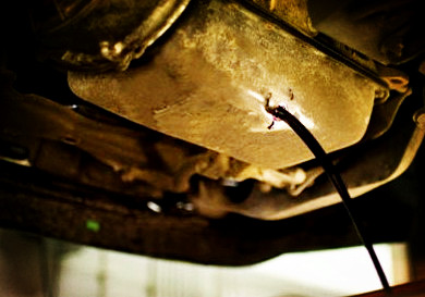 汽车漏油怎么处理直接报保险吗,汽车漏油属于什么概率事故