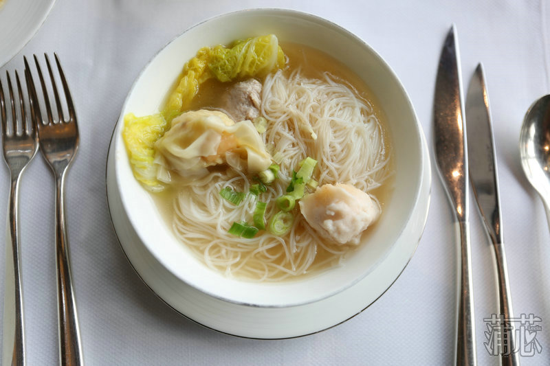 澳门旅游塔蹦极吃东西 (澳门旅游塔笨猪跳)