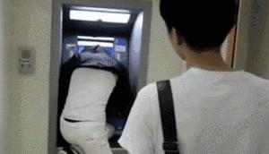 一字马看着都疼,女生一字马最疼时刻