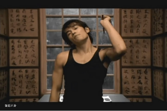 刘烨和陈伟霆视频,戏里戏外造型反差大的明星