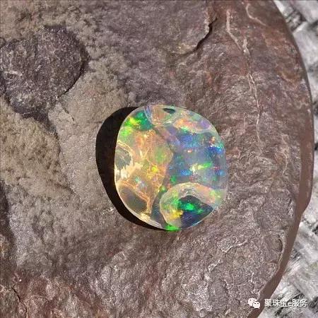 走进彩虹般的宝石——欧泊