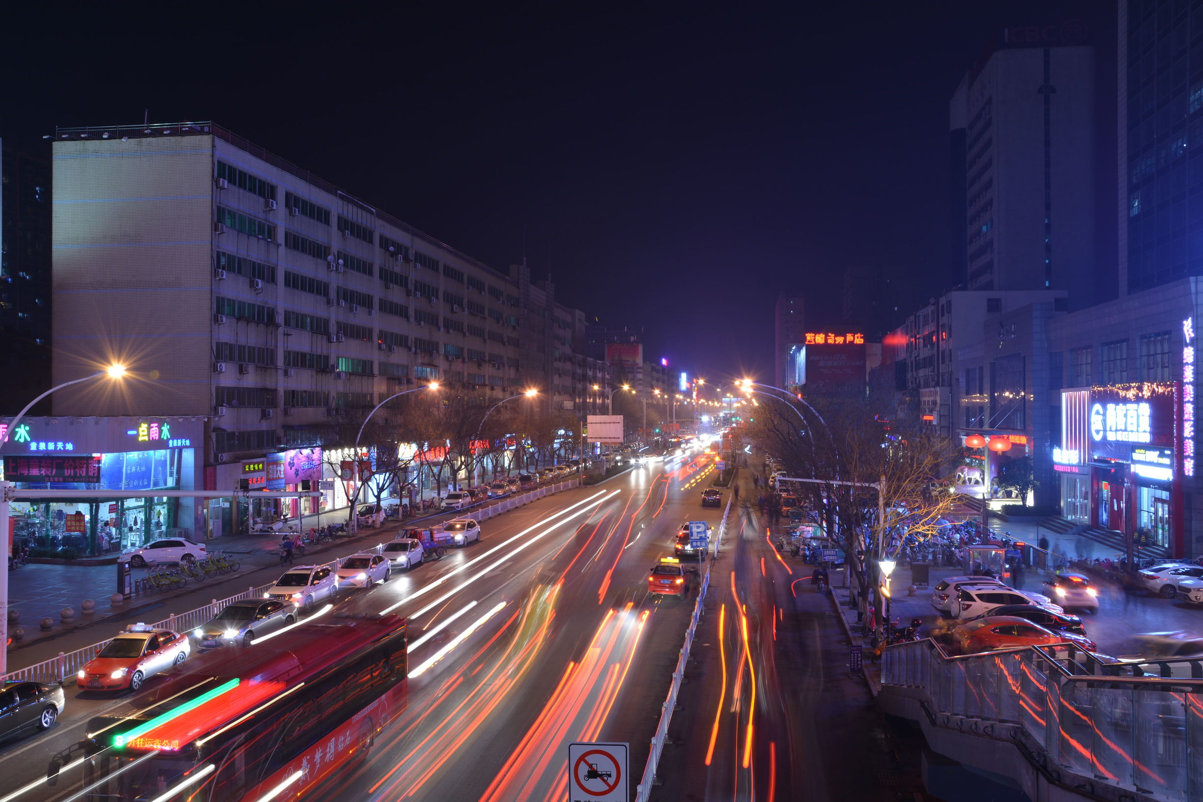 尼康D5200扫街,狗头基本够用