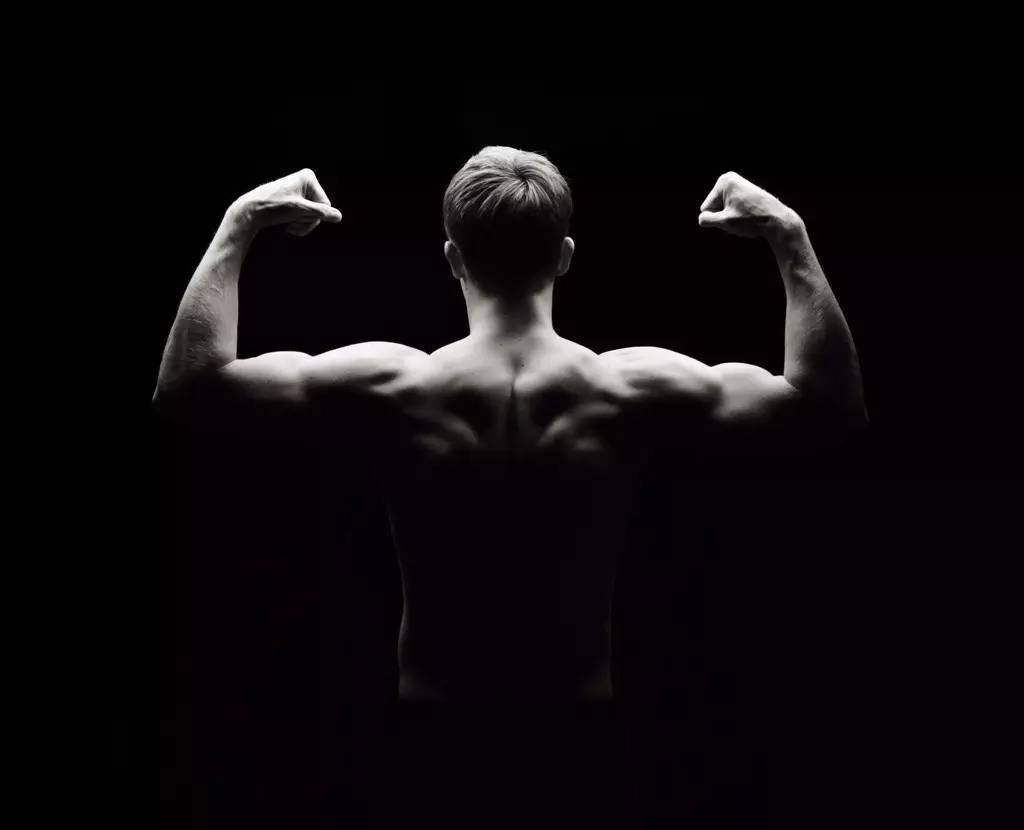 有男的为什么不工作还很有钱呢,有的男人为什么离不掉女人