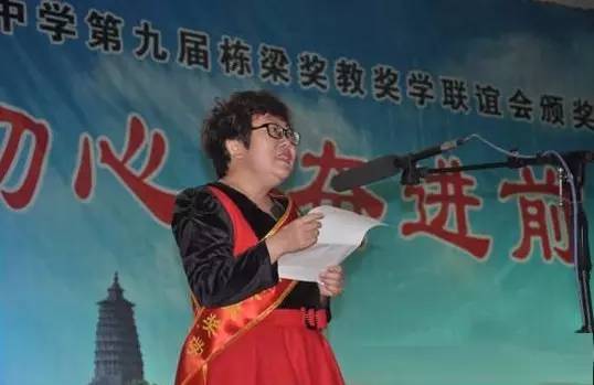 校园采风广播稿,校园风彩泥