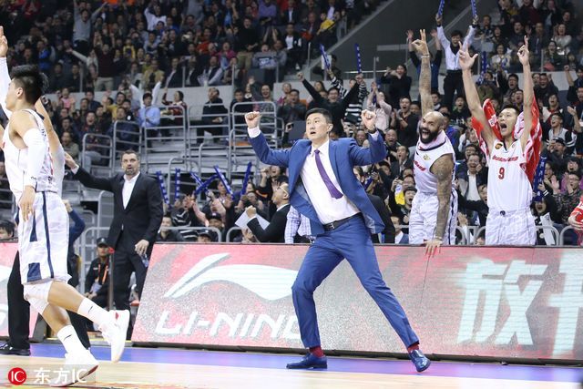 杜锋为什么在场边吹口哨,一语道破一针见血