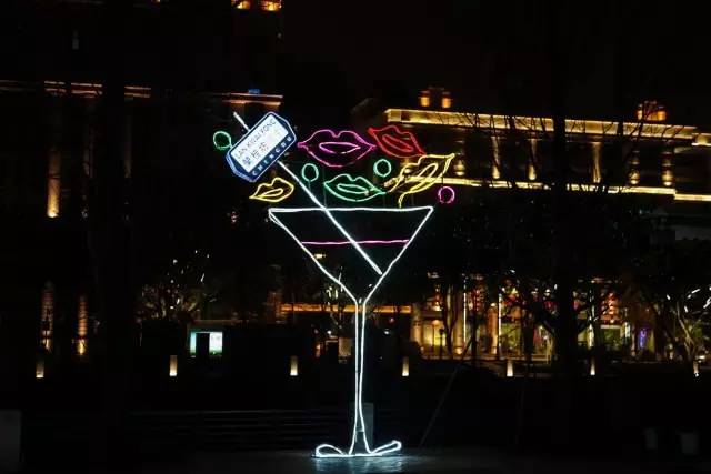 “圣诞大爷”们来成都了！随手把兰桂坊玩了个底朝天