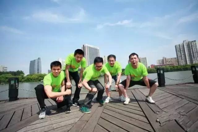 跨年哪里人少又好玩,跨年夜去酒吧好玩吗