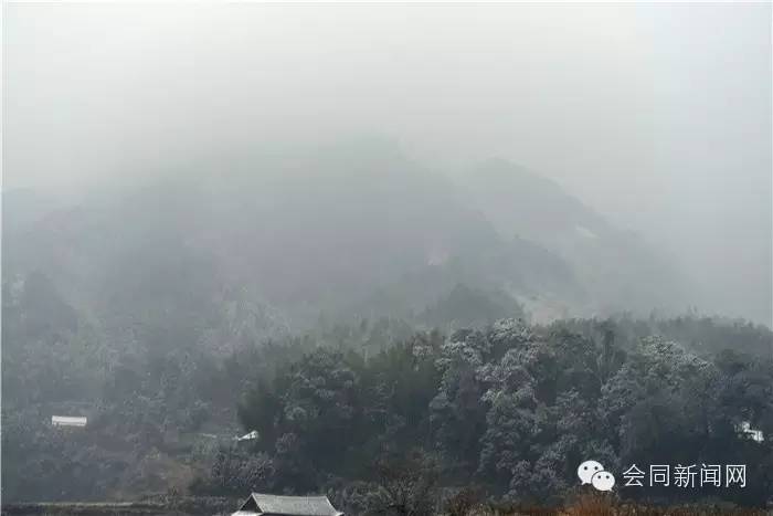 会同：昨天，欧阳海峰到道德模范家里检查年货