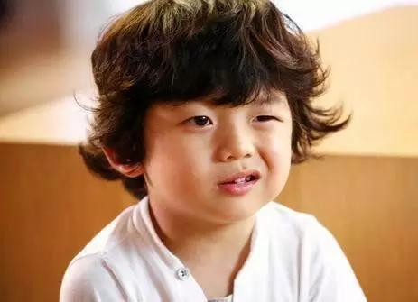 宝宝有不怎么明显的大小眼,刚出生的婴儿大小眼怎么回事