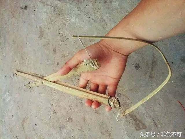 农村大叔自制黄鳝,农村大叔稻田抓黄鳝