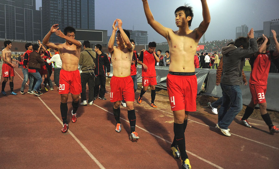 戚务生执教到底怎么样,戚务生年轻时踢球