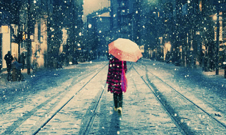 朋友圈个性说说：不要问我过得好不好，我只能说，还活着！