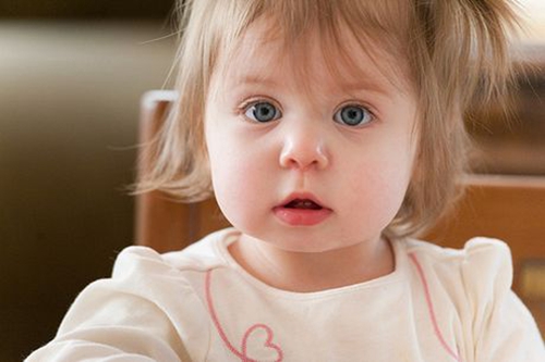 新手爸妈如何清理婴儿鼻屎,如何清理宝宝鼻腔里的鼻涕