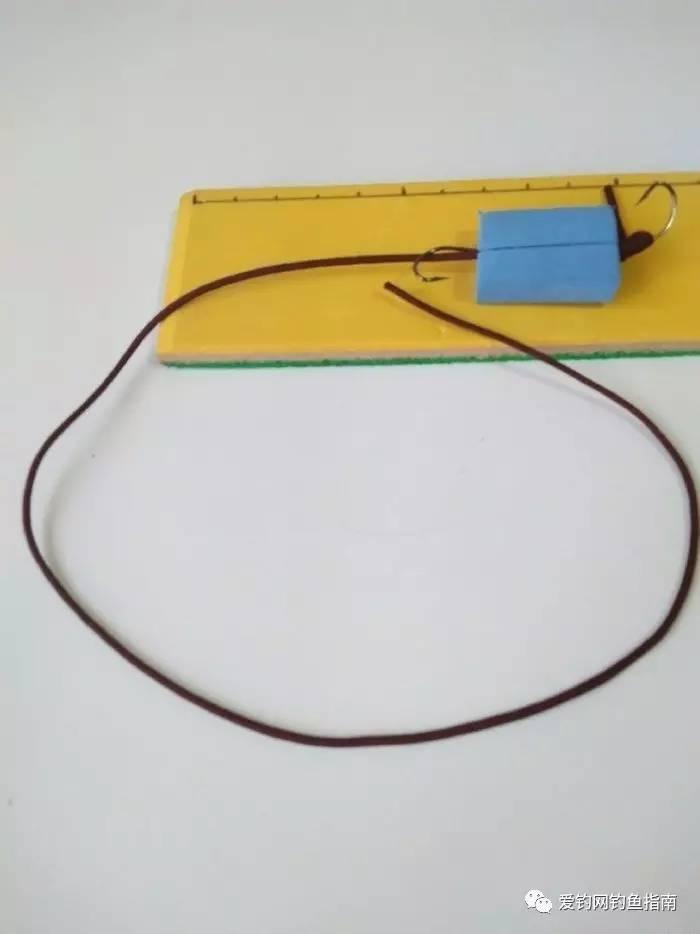 怎么利用蝴蝶夹绑鱼钩视频,用橡皮绑鱼钩教学视频